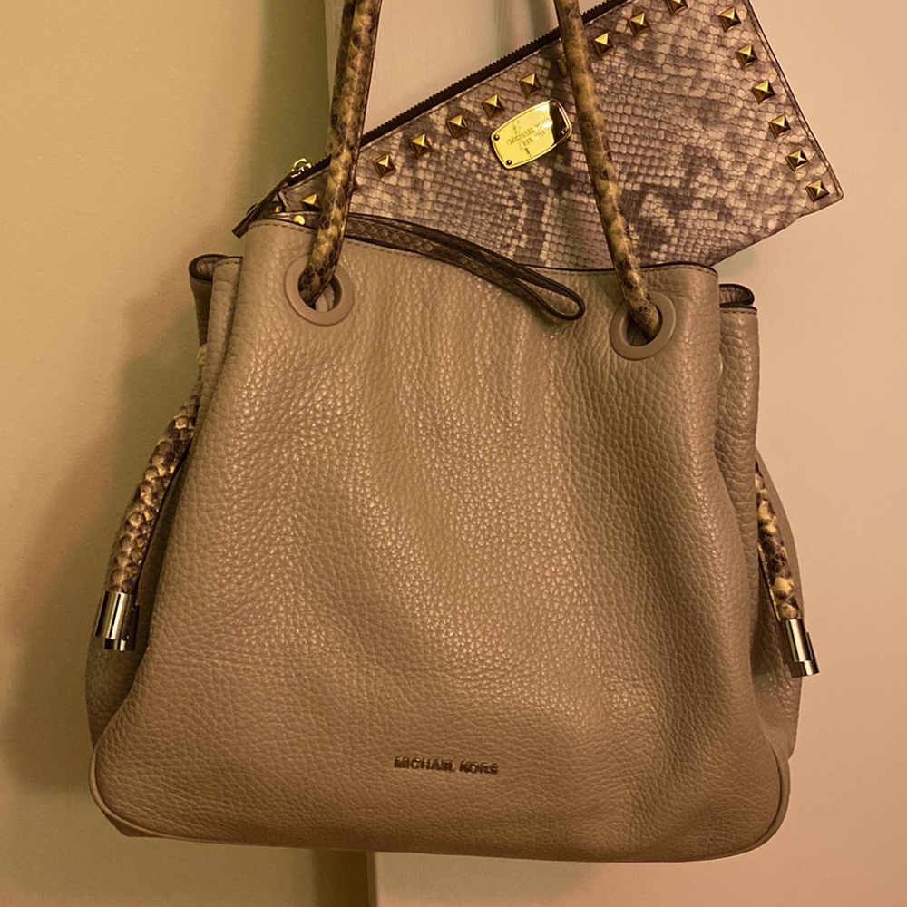 Michael Kors handbag ✨ includes FREE MK wristlet - Picture 11 of 12